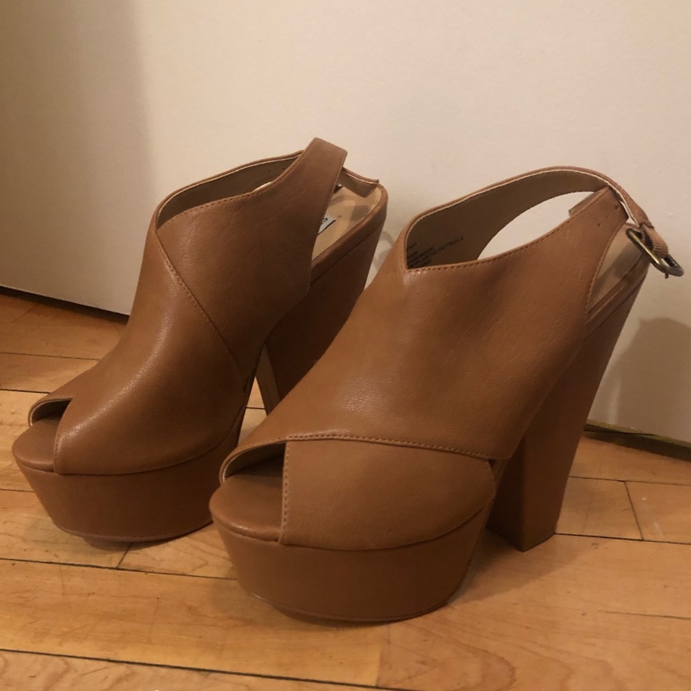 Steve Madden “Galleria” Slingback Sandal